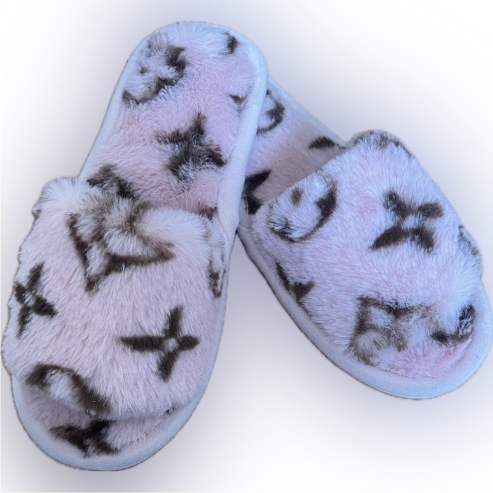 NEW! Pink Fashion Open Toe Fuzzy Slippers with Design